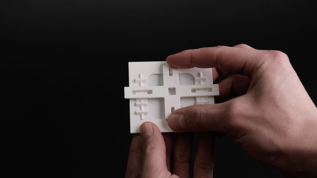 Cross-shaped jig prototype